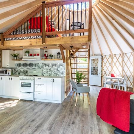 Yourtes Glamping Du Poisson Blanc Notre-Dame-du-Laus Luaran gambar