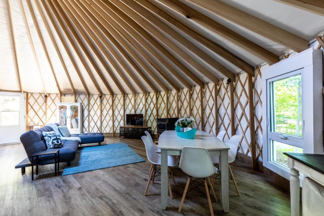 Yourtes Glamping Du Poisson Blanc Notre-Dame-du-Laus Luaran gambar