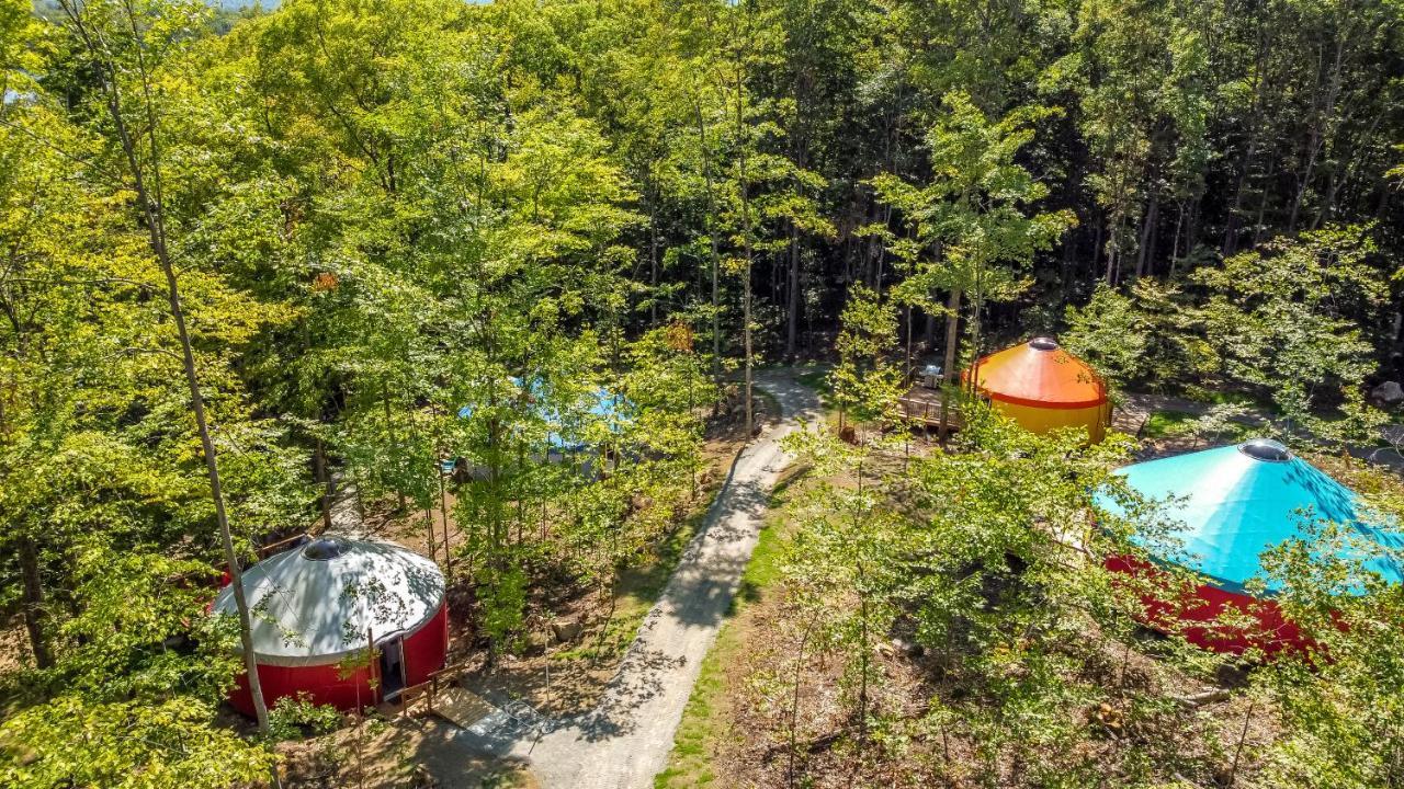 Yourtes Glamping Du Poisson Blanc Notre-Dame-du-Laus Luaran gambar