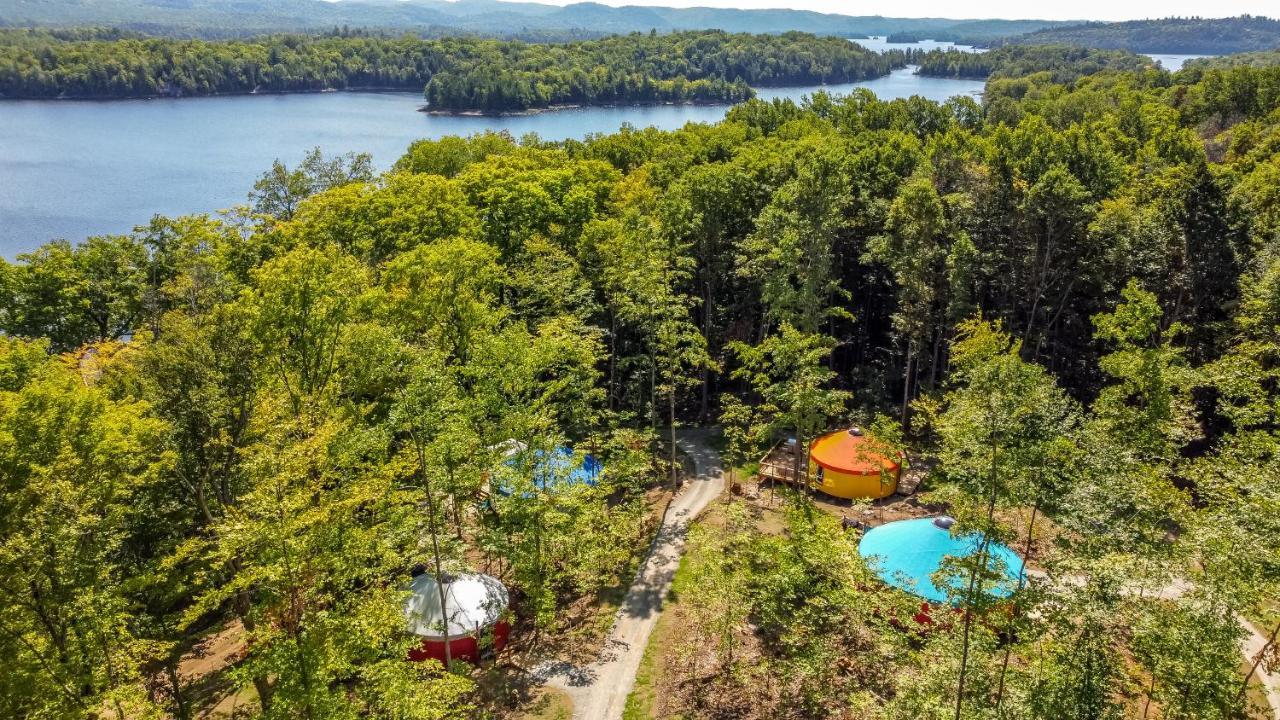 Yourtes Glamping Du Poisson Blanc Notre-Dame-du-Laus Luaran gambar