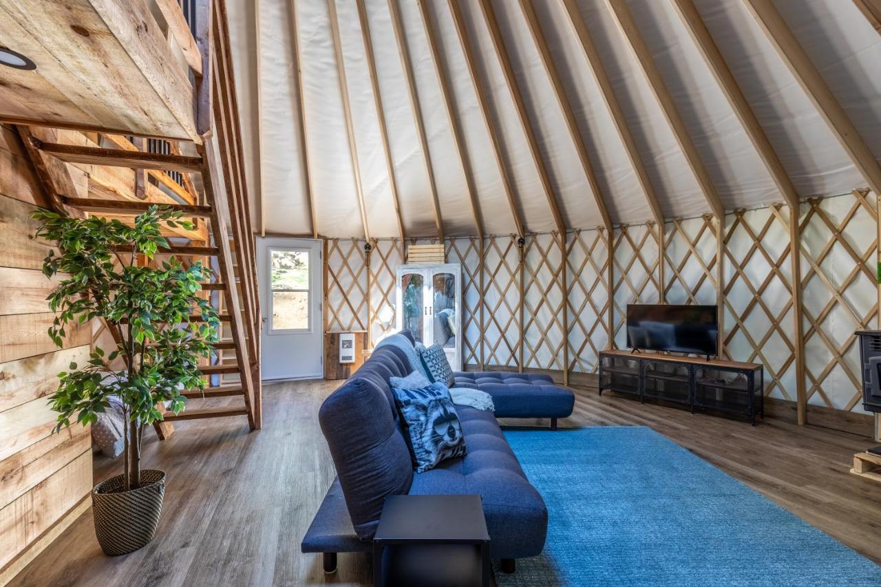 Yourtes Glamping Du Poisson Blanc Notre-Dame-du-Laus Luaran gambar