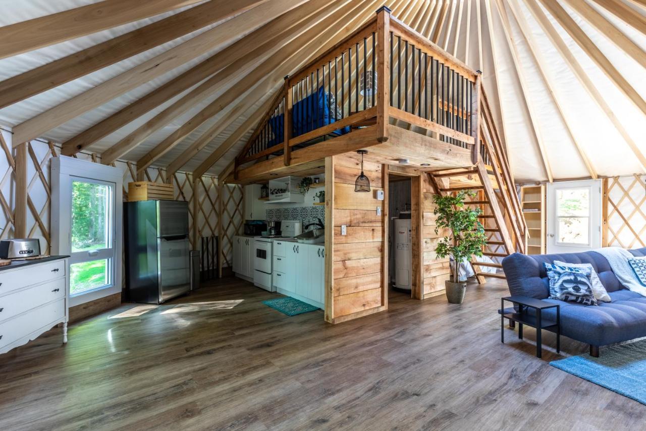 Yourtes Glamping Du Poisson Blanc Notre-Dame-du-Laus Luaran gambar