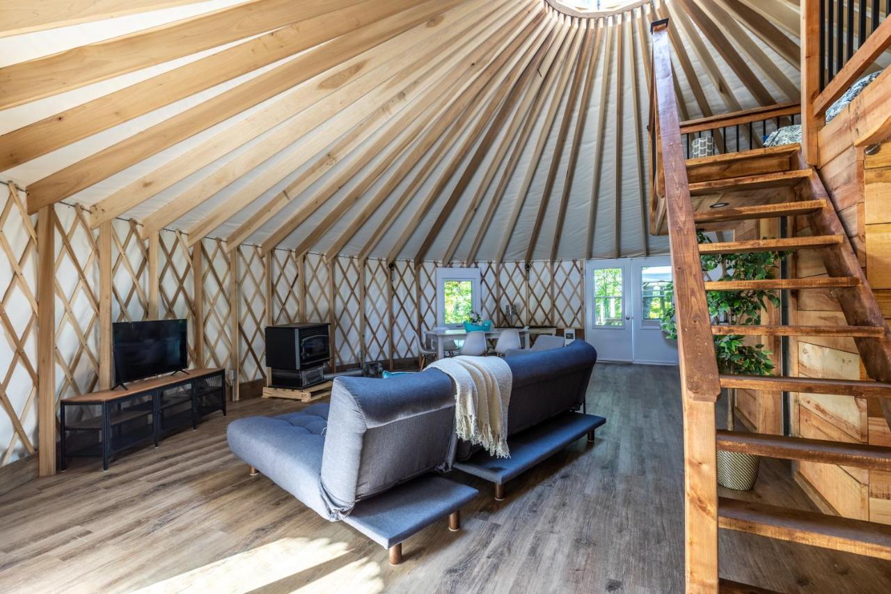 Yourtes Glamping Du Poisson Blanc Notre-Dame-du-Laus Luaran gambar